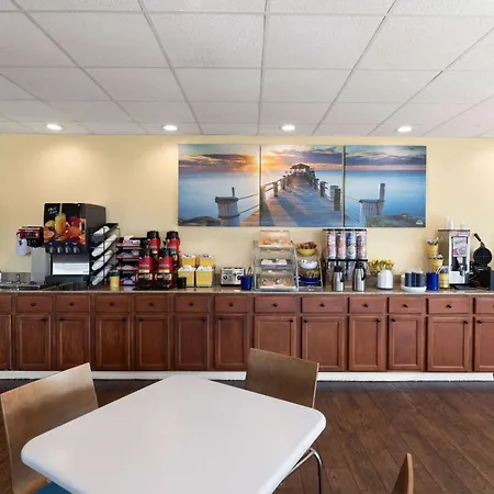 Days Inn By Wyndham Biloxi Beach